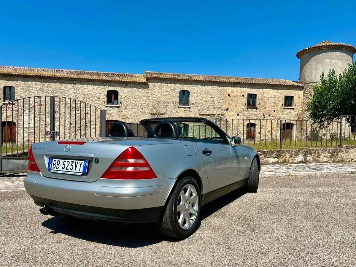 Usata Mercedes SLK200 192 CV (141 kW) 1999 Argento Cabrio
