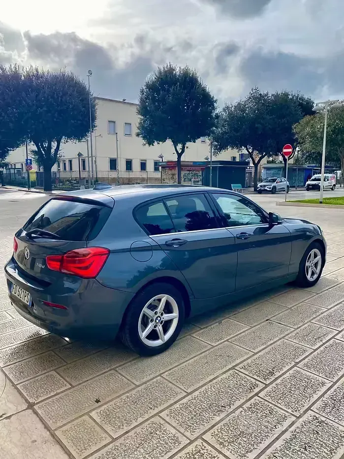Usado BMW 116 Sport Line 116 HP (85 kW) 2016 Cinzento Citadino