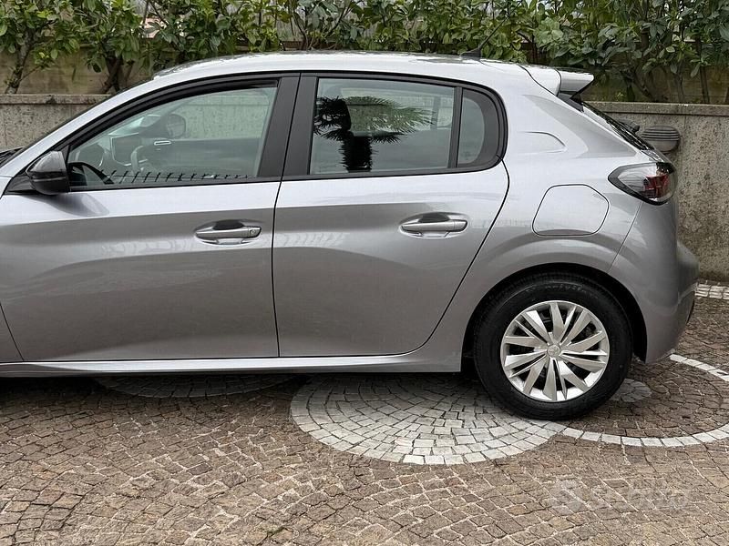 Usata Peugeot 208 Active 101 CV (74 kW) 2022 Grigio Utilitaria
