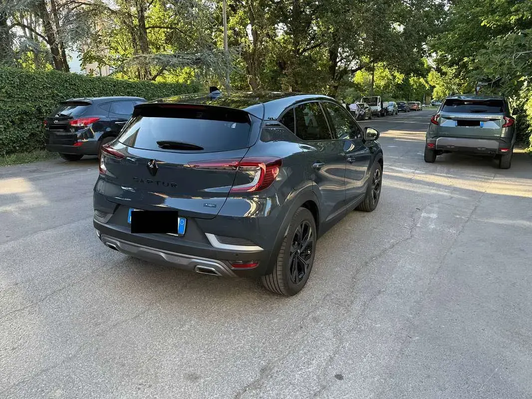 Usata Renault Captur Engineered 94 CV (69 kW) 2023 Blu/azzurro SUV