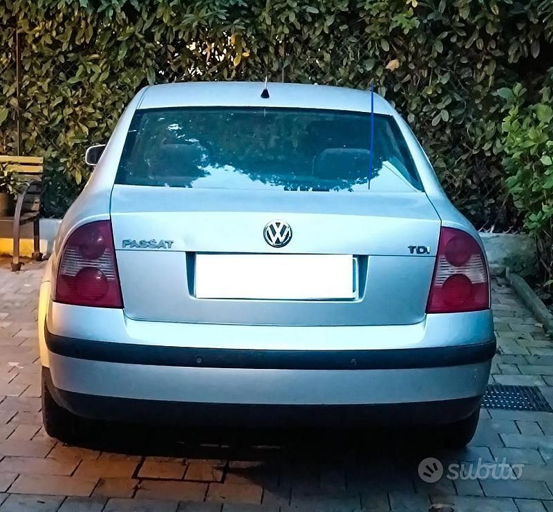 Usata VW Passat 110 CV (80 kW) 2003 Grigio Berlina