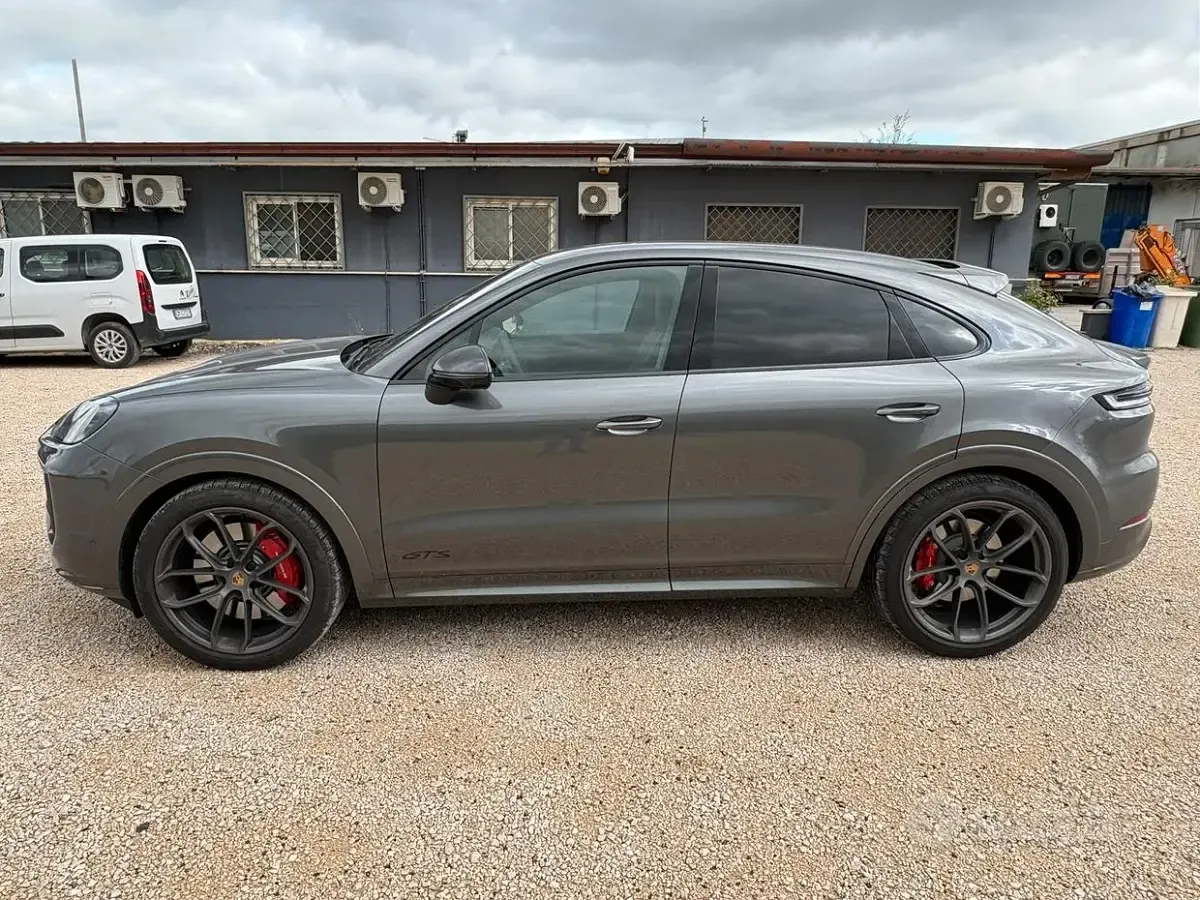 Usata Porsche Cayenne GTS 500 CV (367 kW) 2025 Grigio SUV