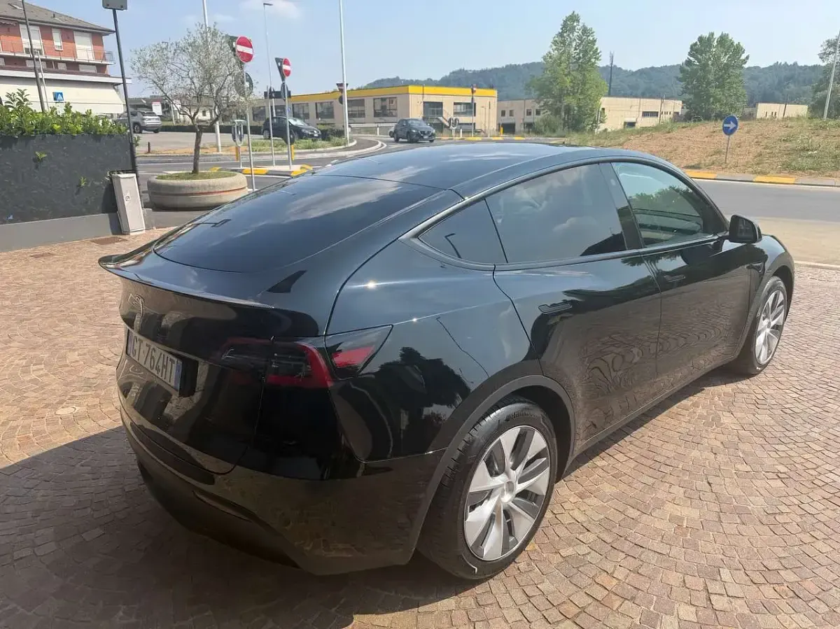 Usata Tesla Model Y RWD 125 kW (170 CV) 2024 Nero SUV
