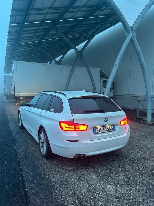 Usata BMW 530 Comfort Edition 258 CV (189 kW) 2011 Bianco Station wagon