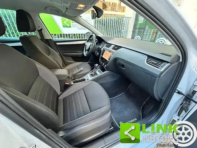 Usata Skoda Octavia 131 CV (96 kW) 2020 Bianco Berlina