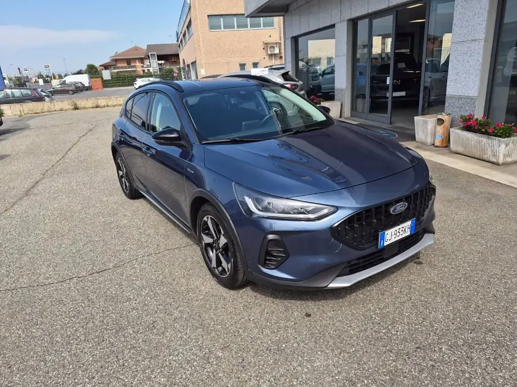 Usata Ford Focus Active 125 CV (91 kW) 2022 Blue metallic (metalliclackierung) Berlina