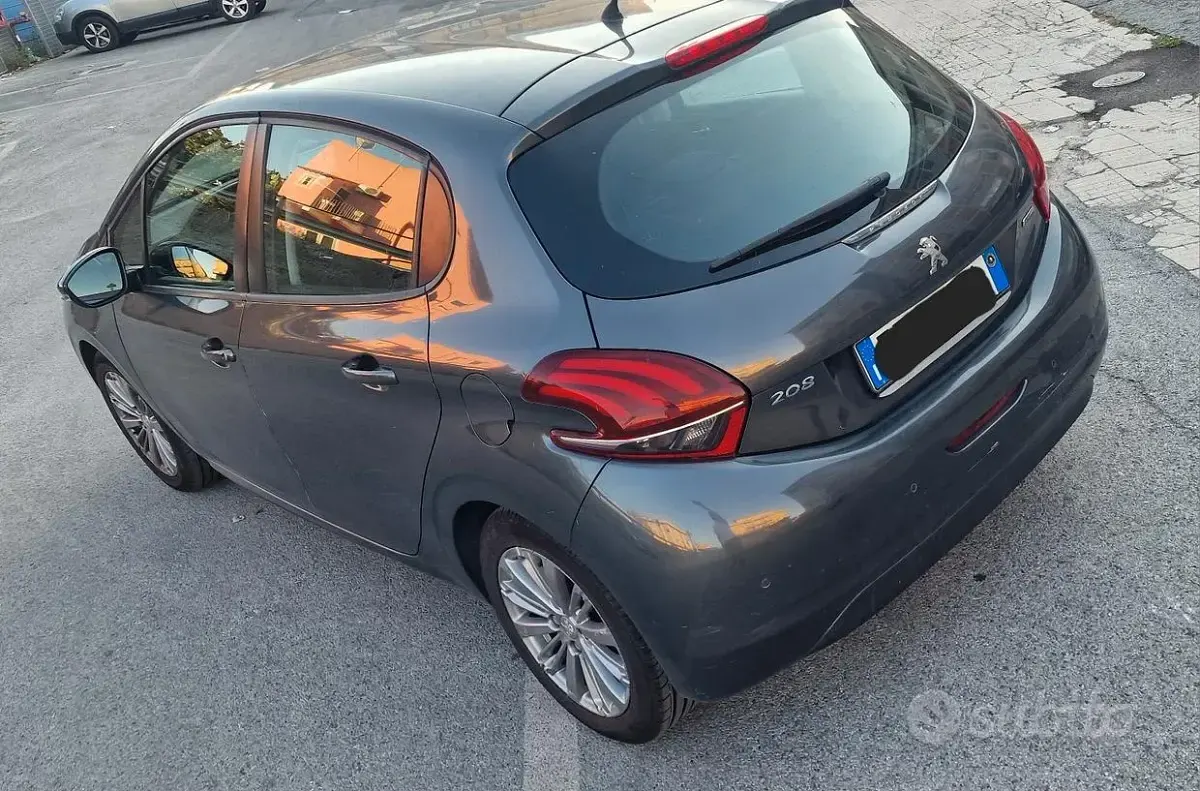 Usata Peugeot 208 Active 82 CV (60 kW) 2016 Grigio Utilitaria