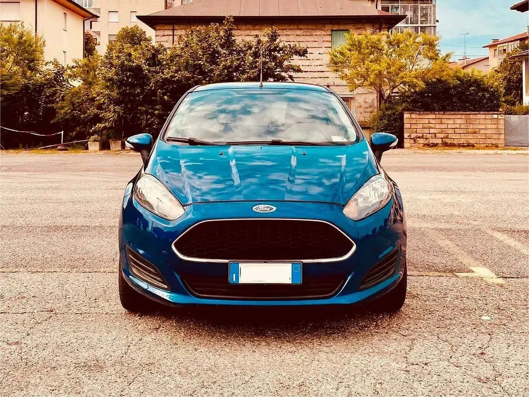 Usata Ford Fiesta 75 CV (55 kW) 2017 Blu/azzurro Utilitaria