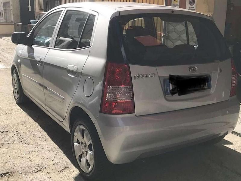 Usata Kia Picanto EX 65 CV (47 kW) 2008 Argento Utilitaria