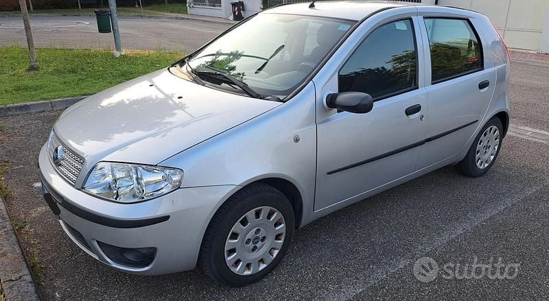 Grigio Usata 2007 Fiat Punto Classica Due volumi | 1900 € (Buon prezzo) - Immagine 1/4