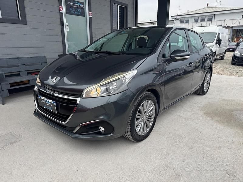 Usata Peugeot 208 Allure 81 CV (59 kW) 2016 Viola Utilitaria