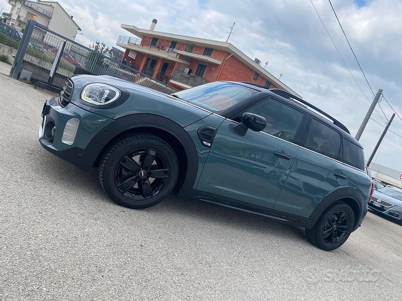 Begagnad Mini Cooper D Countryman Hype 150 HK (110 kW) 2020 Grå SUV