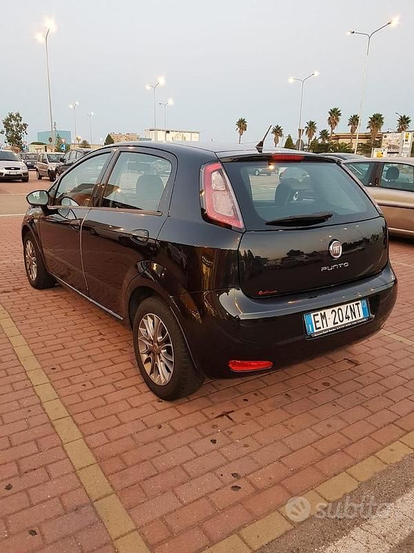 Usata Fiat Punto 95 CV (69 kW) 2012 Nero Utilitaria