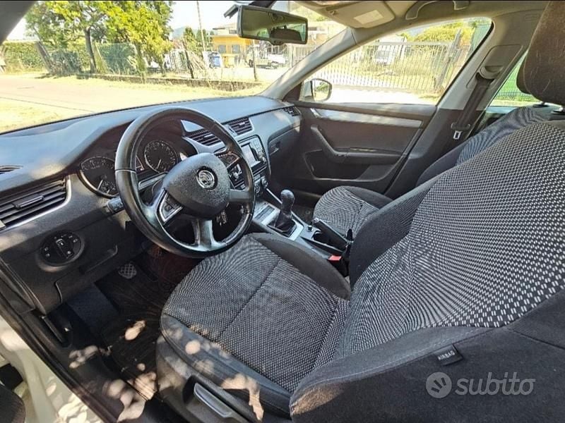 Usata Skoda Octavia G-TEC Executive 110 CV (80 kW) 2015 Bianco Station wagon