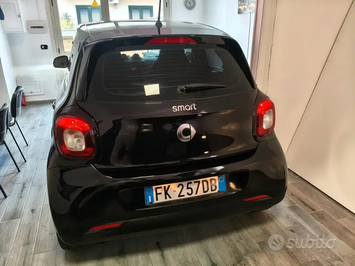 Usata Smart ForFour 71 CV (52 kW) 2017 Nero Utilitaria