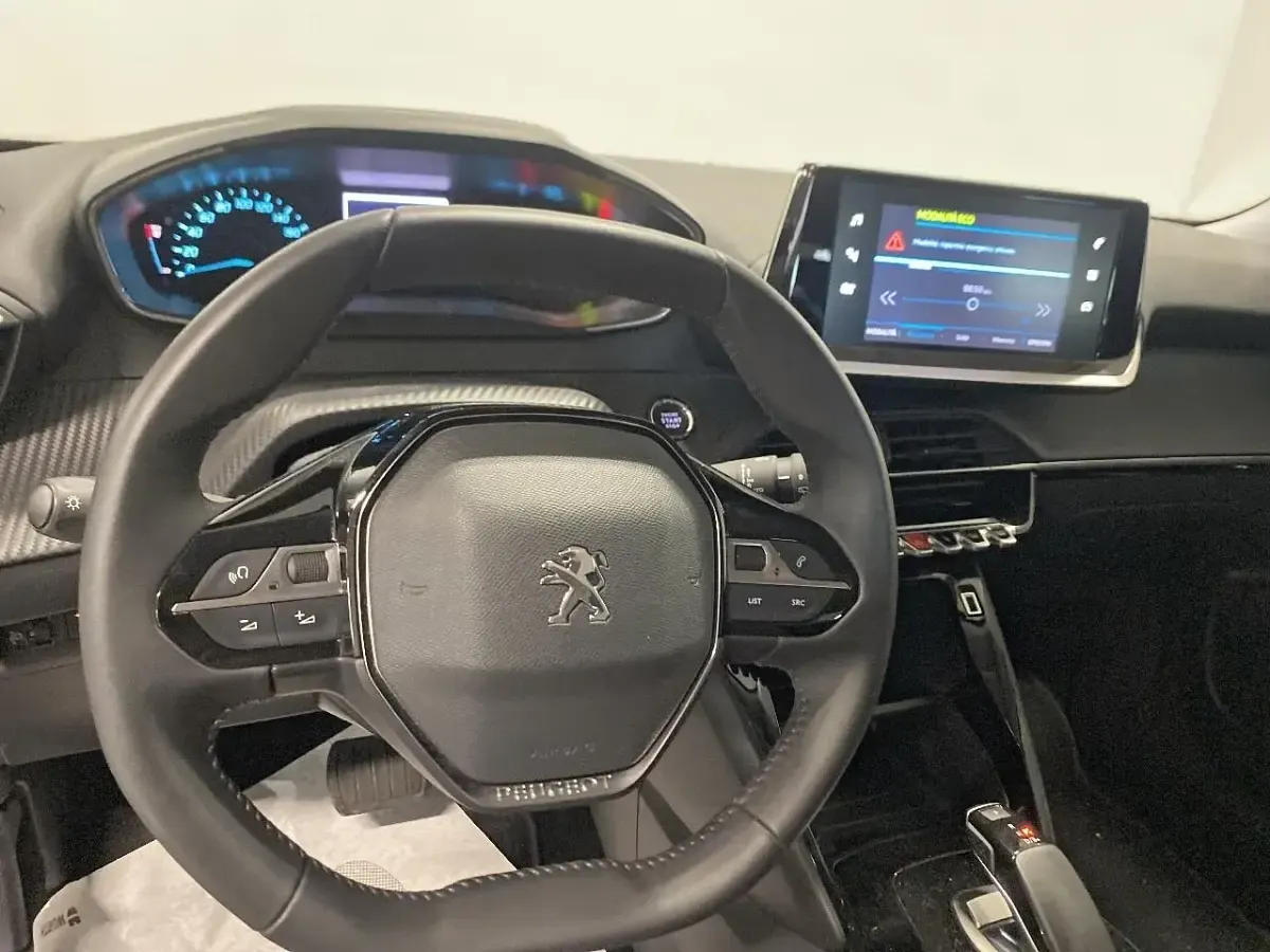 Usata Peugeot e-2008 Active 100 kW (136 CV) 2021 Nero SUV