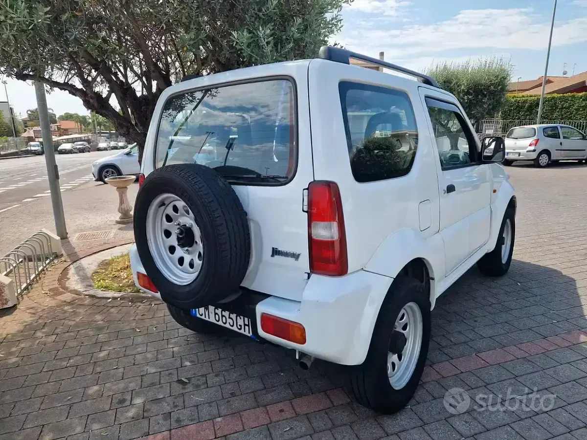 Usata Suzuki Jimny 80 CV (58 kW) 2004 Bianco SUV