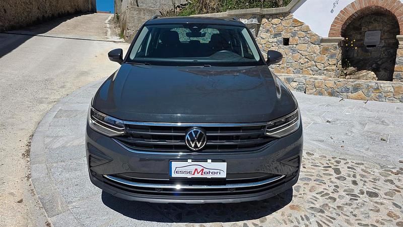 Gebraucht VW Tiguan Elegance 150 PS (110 kW) 2023 Grau SUV