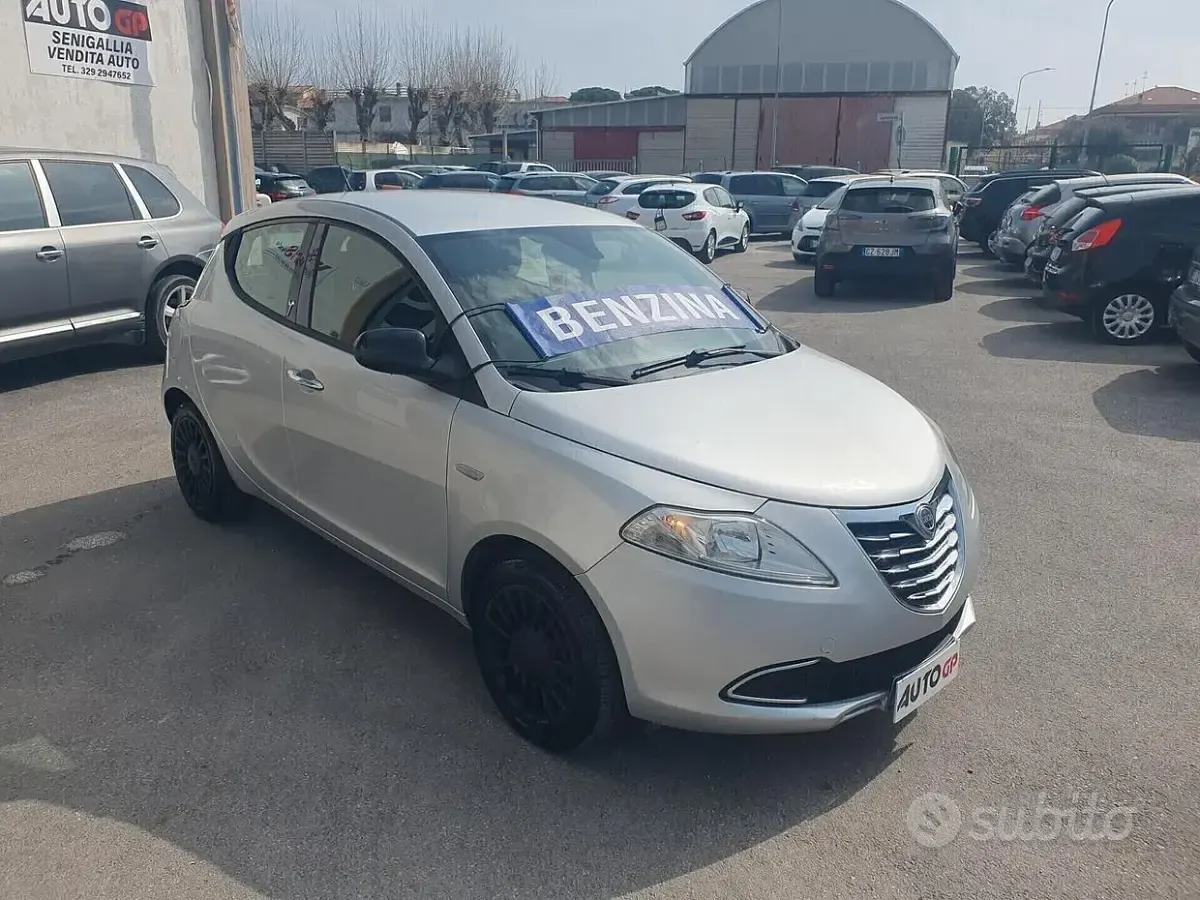 Usata Lancia Ypsilon 69 CV (50 kW) 2014 Grigio Utilitaria