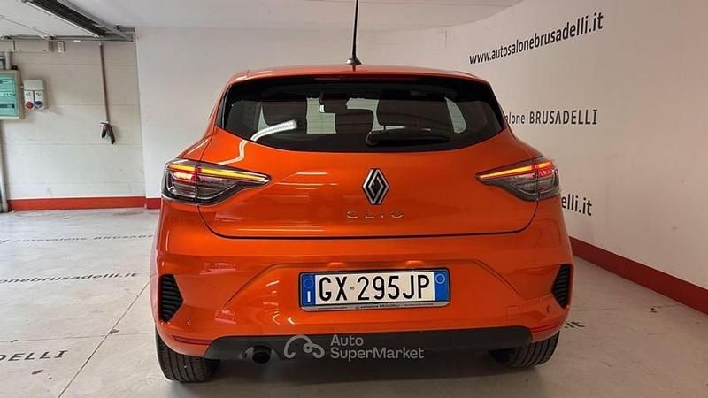Usata Renault Clio V Evolution 67 CV (49 kW) 2024 Arancione Berlina