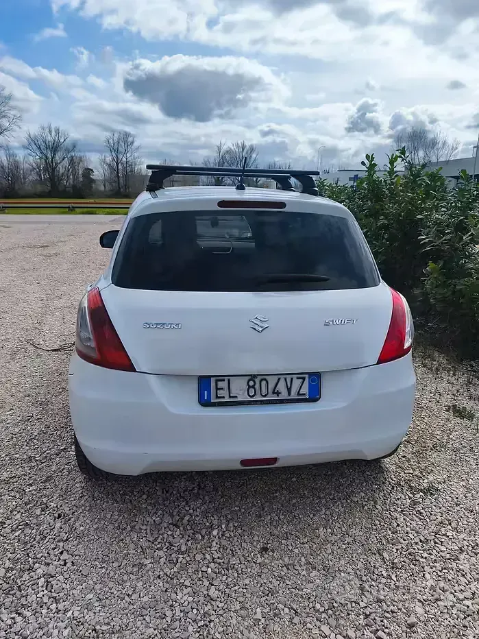 Usata Suzuki Swift 75 CV (55 kW) 2012 Nero Utilitaria