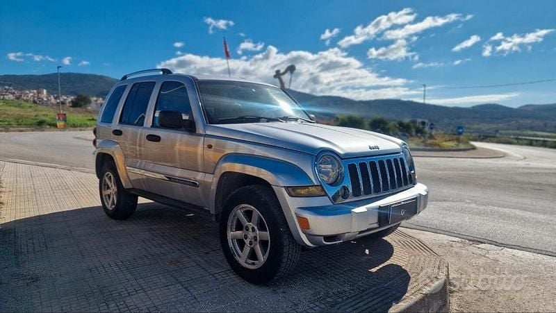 Usata Jeep Cherokee Limited 163 CV (119 kW) 2005 Argento SUV