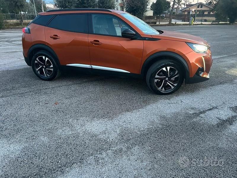 Usata Peugeot e-2008 100 kW (136 CV) 2022 Bianco SUV