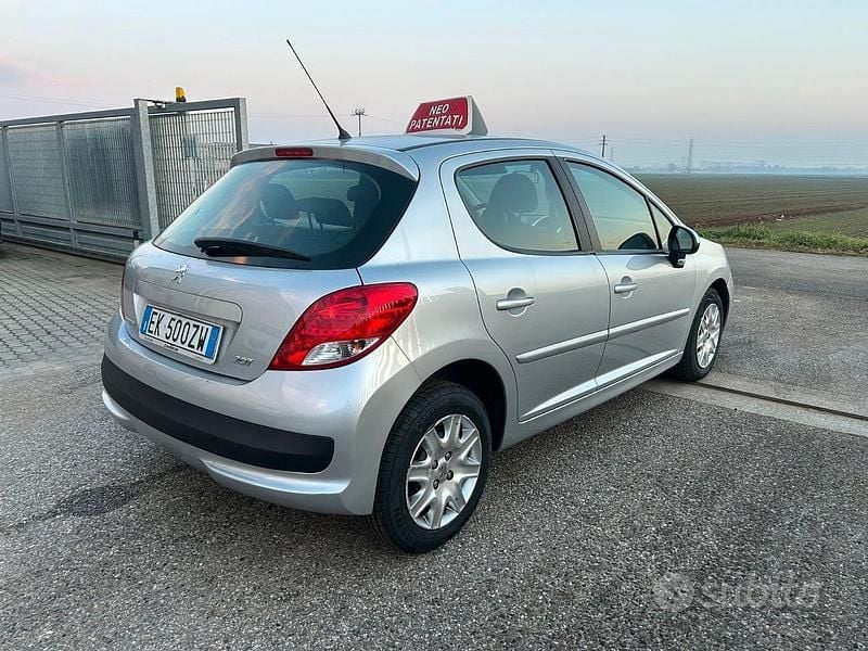 Usata Peugeot 207 73 CV (53 kW) 2011 Grigio Utilitaria