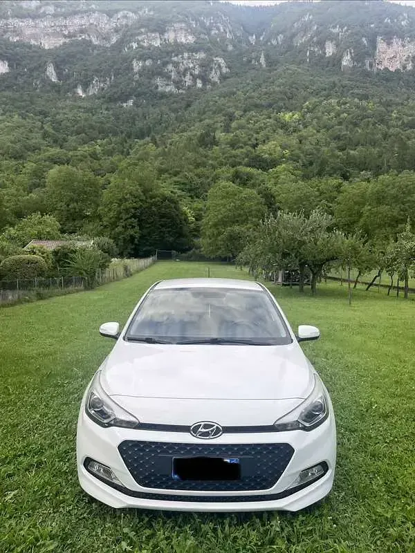 Usata Hyundai i20 Active 85 CV (62 kW) 2016 Bianco Utilitaria