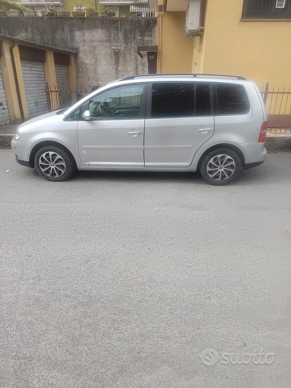 Usata VW Touran 140 CV (102 kW) 2005 Grigio Monovolume