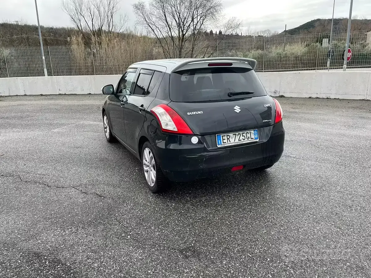 Gebraucht Suzuki Swift 75 PS (55 kW) 2013 Schwarz Kleinwagen
