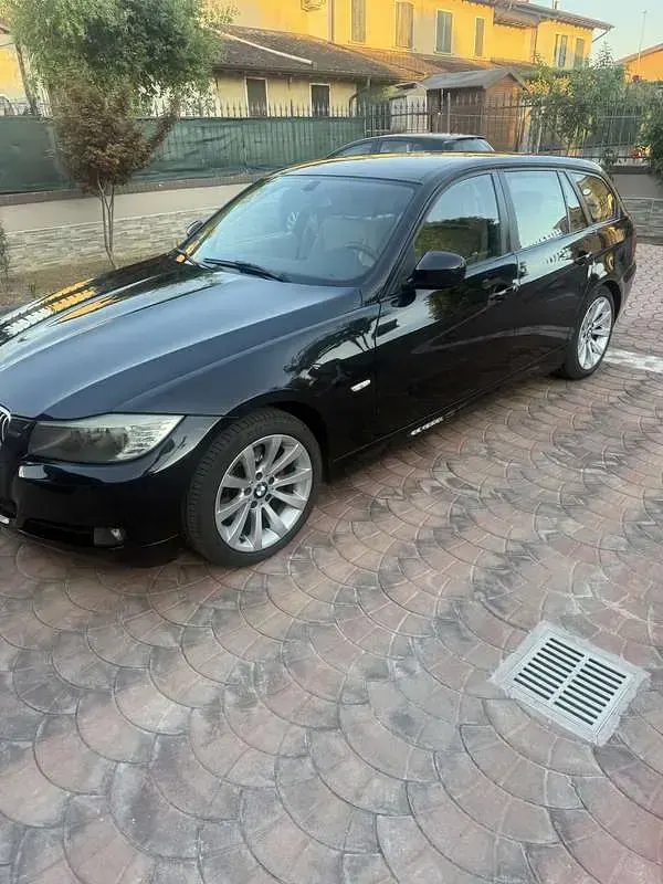 Usata BMW 320 177 CV (130 kW) 2009 Nero Station wagon