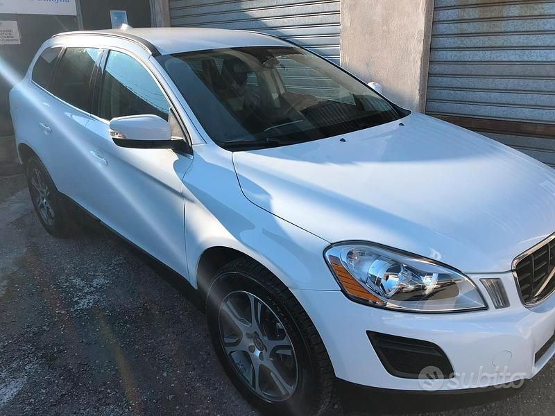 Usata Volvo XC60 Kinetic 163 CV (119 kW) 2011 Bianco SUV