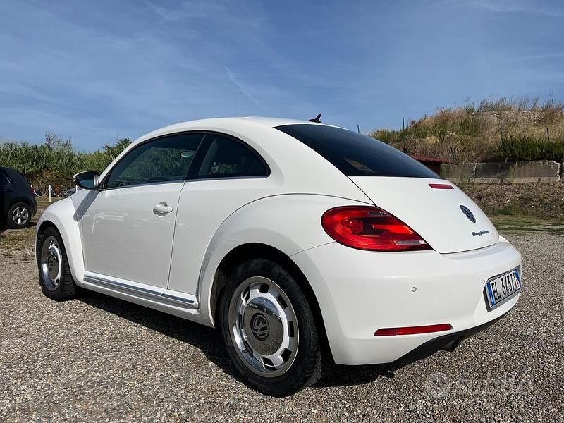 Usata VW Beetle Design 105 CV (77 kW) 2012 Bianco Utilitaria