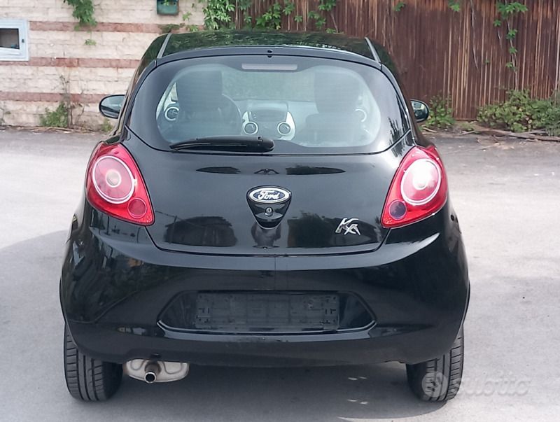 Usata Ford Ka 69 CV (50 kW) 2010 Nero Utilitaria