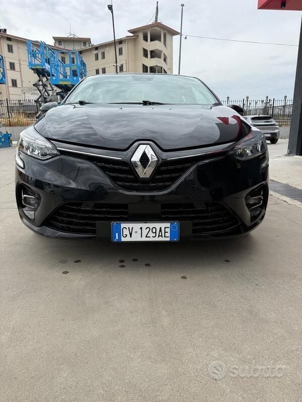 Nero Usata 2020 Renault Clio V Due volumi | 9500 € (Ottimo prezzo) - Immagine 1/4