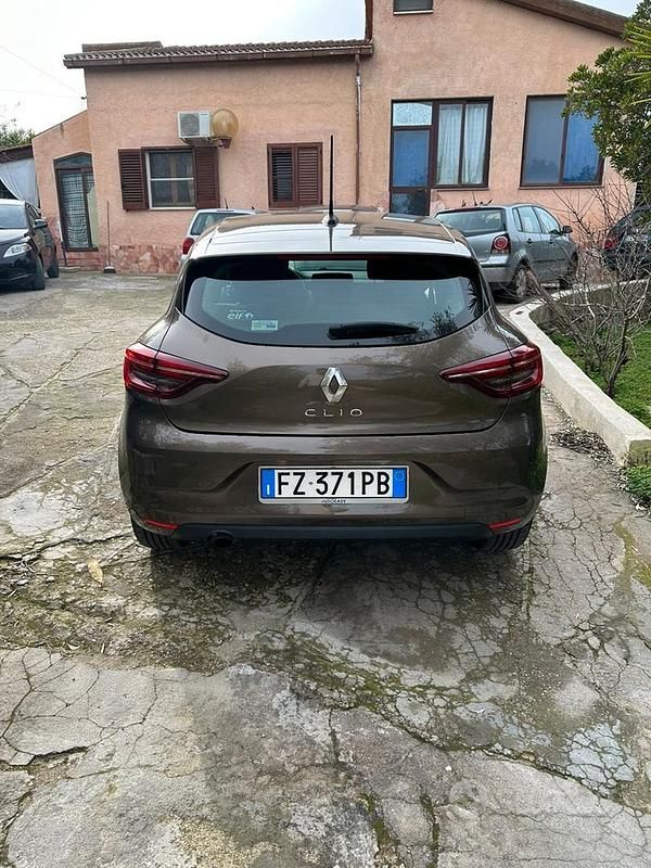 Usata Renault Clio V 101 CV (74 kW) 2019 Marrone Berlina