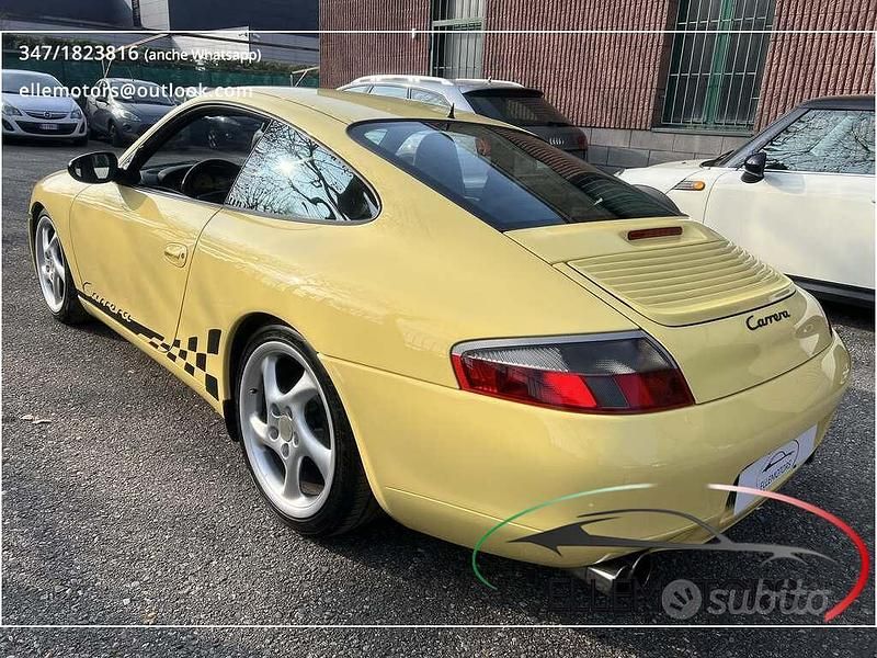 Usata Porsche 911 Carrera 300 CV (220 kW) 1999 Pastel yellow Coupé