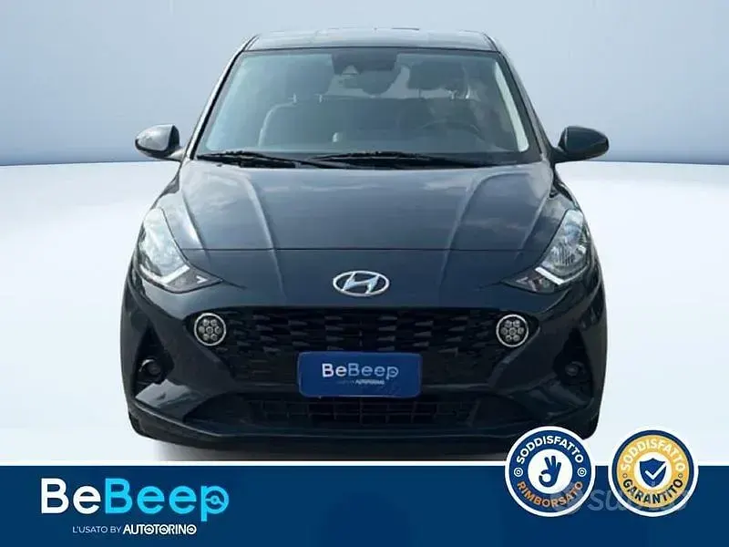 Usata Hyundai i10 67 CV (49 kW) 2023 Grigio metallizzato Utilitaria