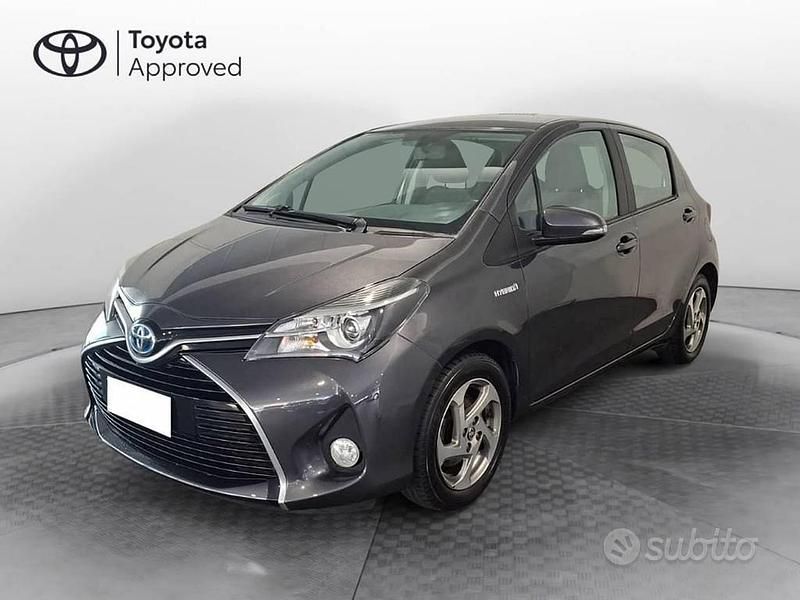 Usata Toyota Yaris Hybrid Active 101 CV (74 kW) 2016 Grigio Berlina