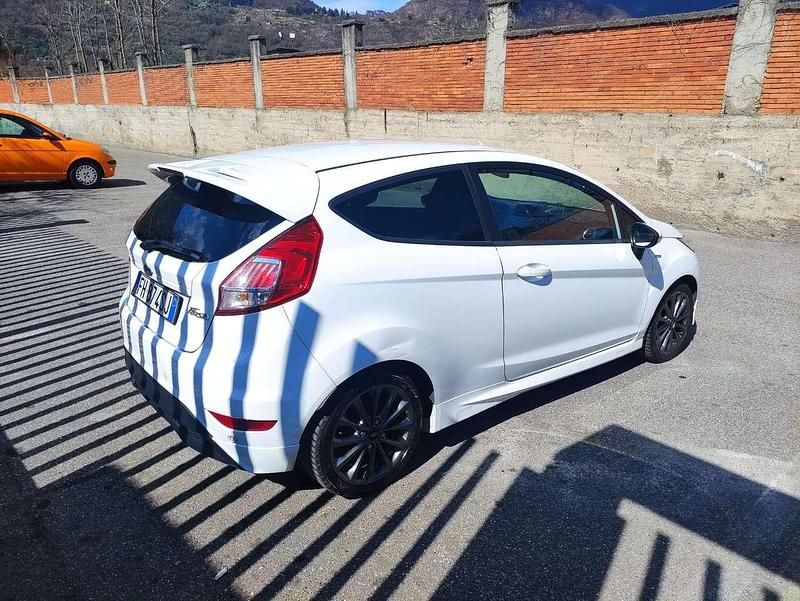 Usata Ford Fiesta ST-Line 95 CV (69 kW) 2017 Bianco Berlina