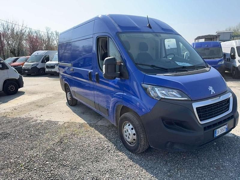 Usata Peugeot Boxer 140 CV (102 kW) 2022 Blu/azzurro Furgone