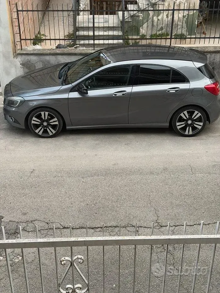 Usata Mercedes A180 109 CV (80 kW) 2015 Grigio Utilitaria