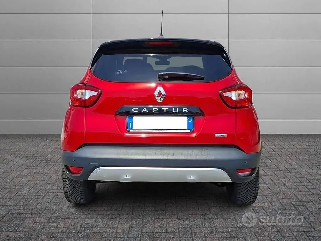 Usata Renault Captur Intens 90 CV (66 kW) 2017 Rosso SUV