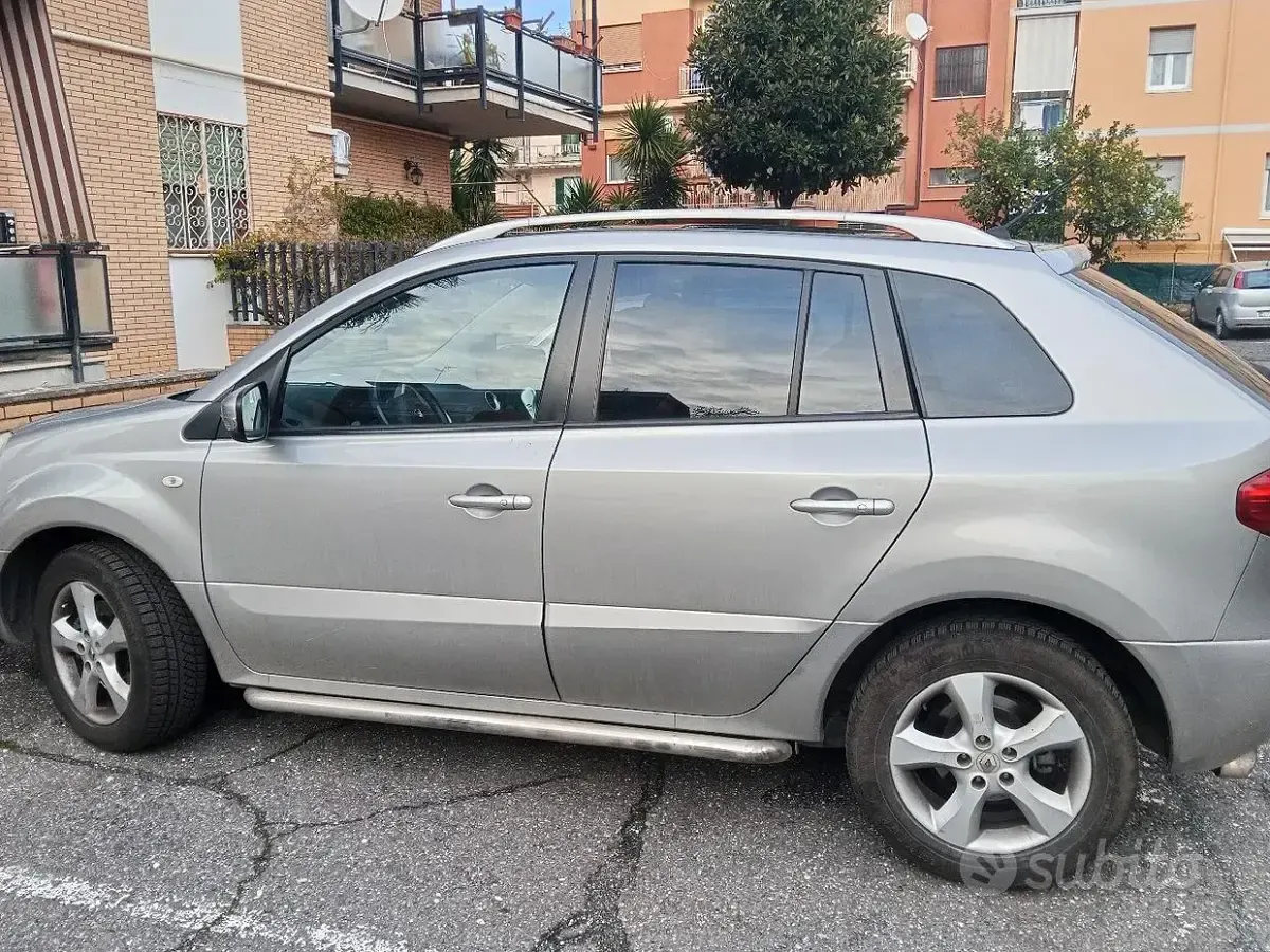 Usata Renault Koleos 175 CV (128 kW) 2009 Grigio SUV