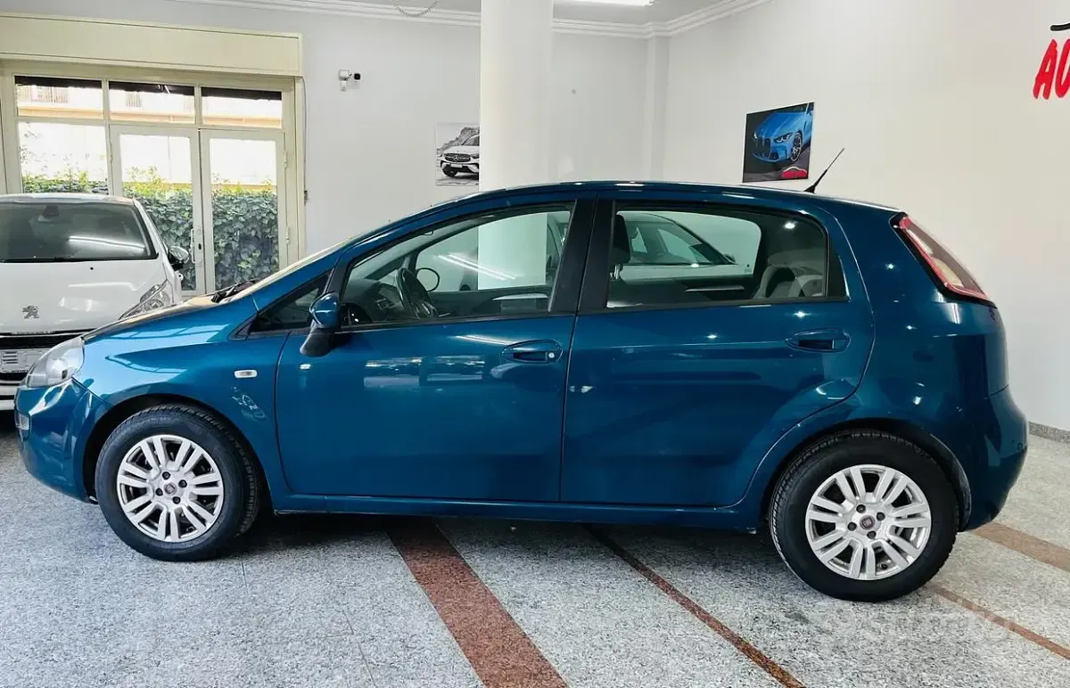 Usata Fiat Punto Lounge 77 CV (56 kW) 2012 Blu Utilitaria
