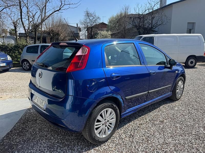 Usata Fiat Grande Punto Dynamic 90 CV (66 kW) 2008 Blu Utilitaria