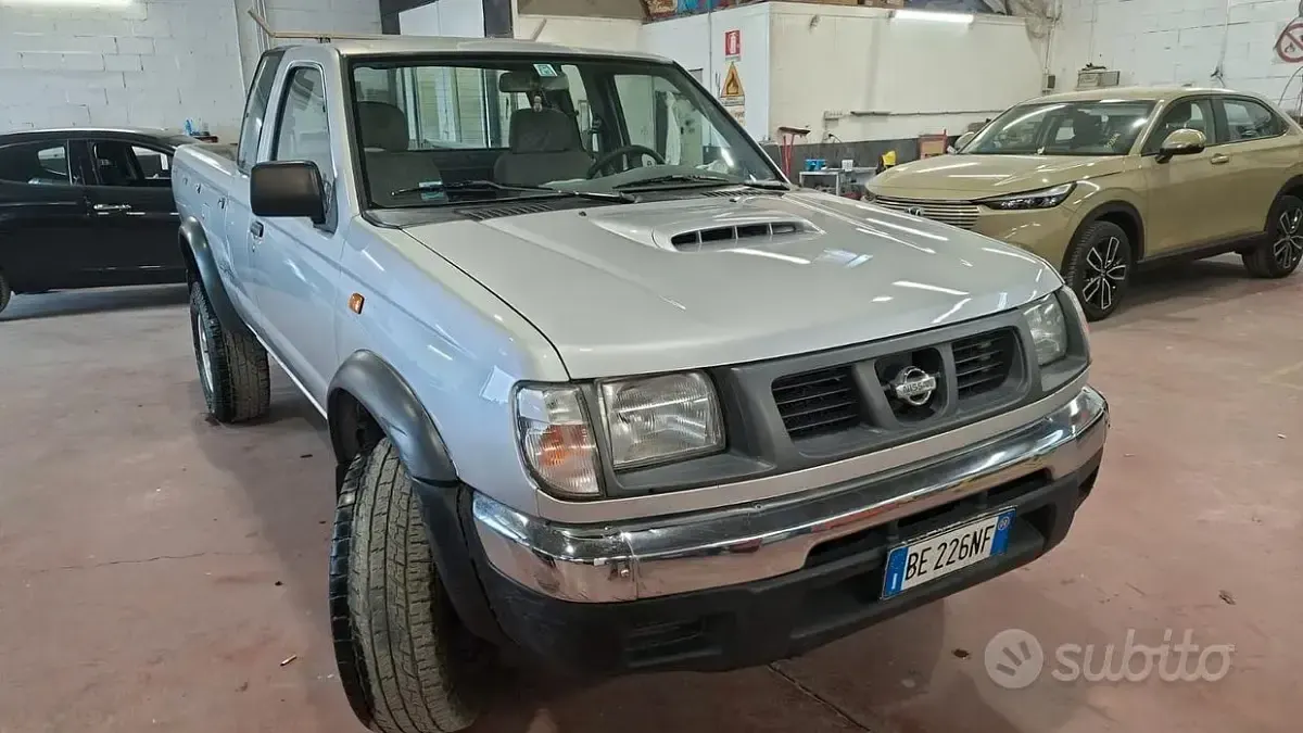 Usata Nissan Navara 104 CV (76 kW) 1999 Pick-up