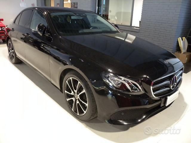 Nero Usata 2018 Mercedes E220 Premium Tre volumi | 34.500 € (Ottimo prezzo) - Immagine 1/4