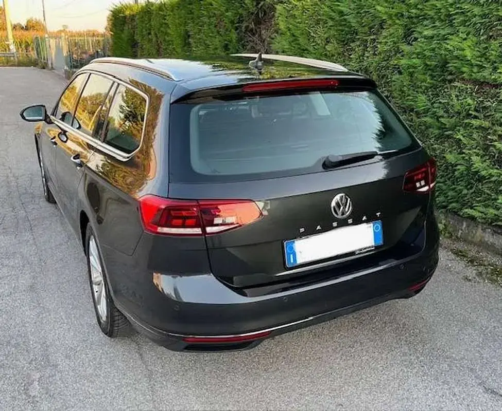 Usata VW Passat Business 120 CV (88 kW) 2020 Grigio Station wagon